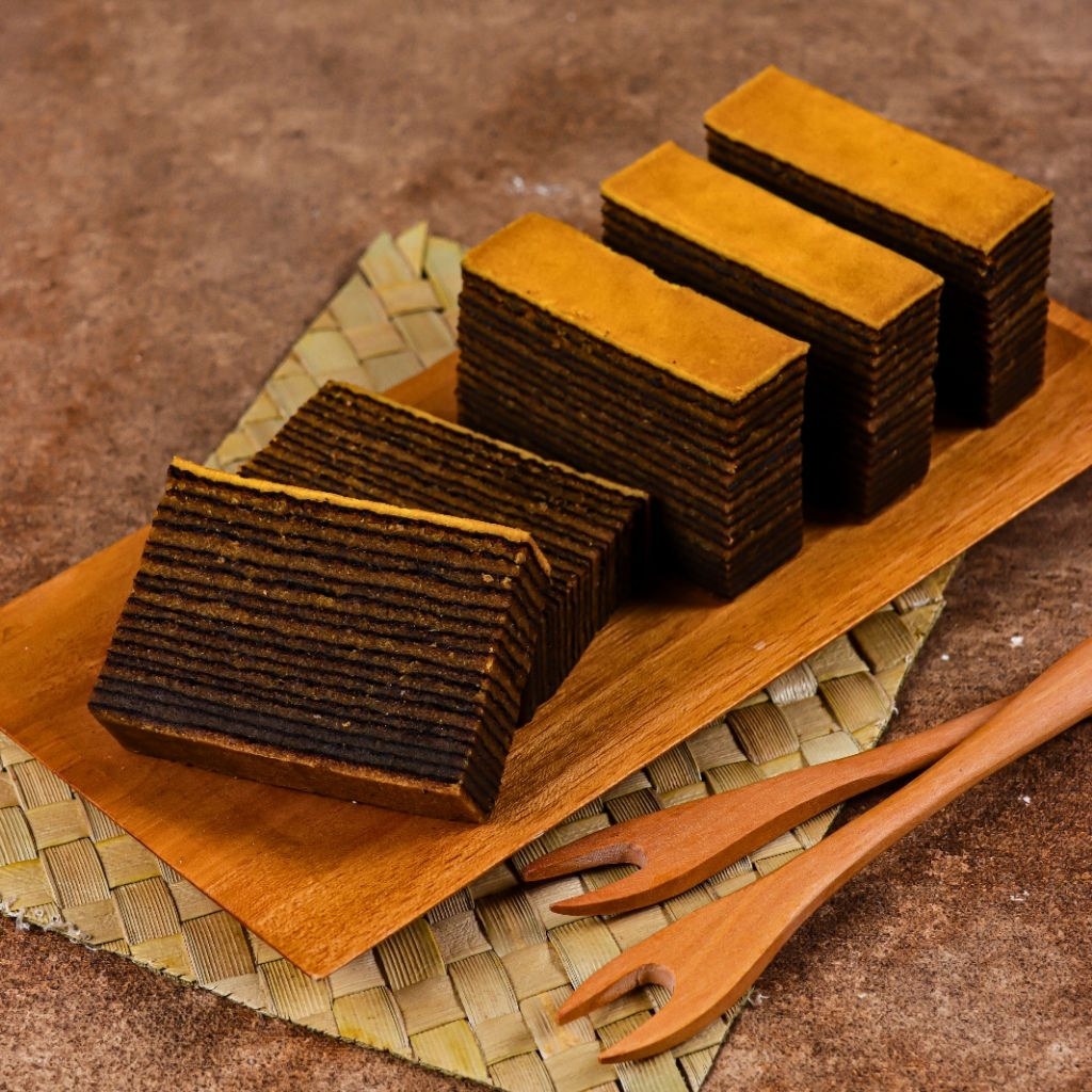 

Arinda Lapis Legit Coklat. Ukuran 17×17cm, 700gr.