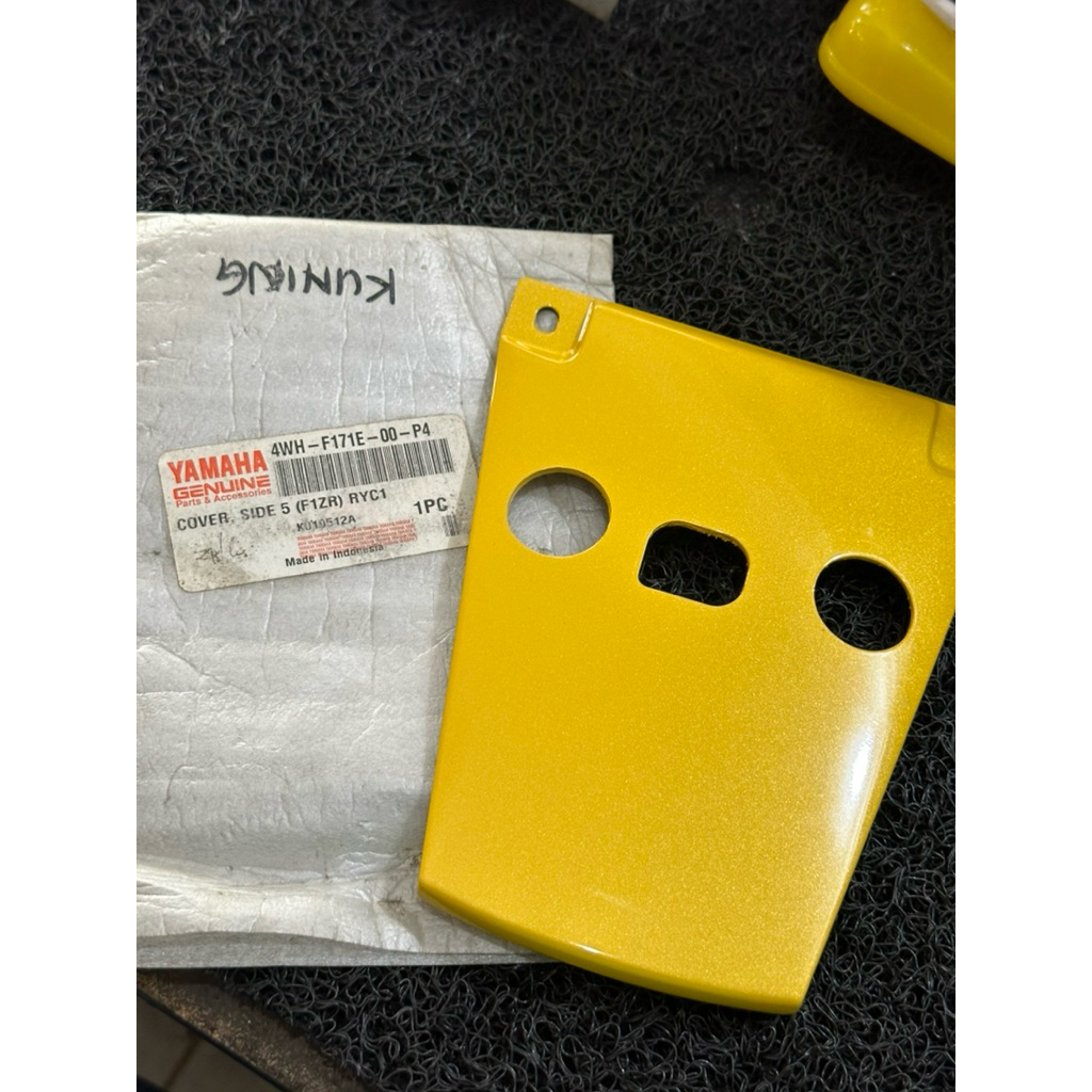 Pad sambungan Body F1ZR kuning Original NOS 4WH-F171E-00-P4