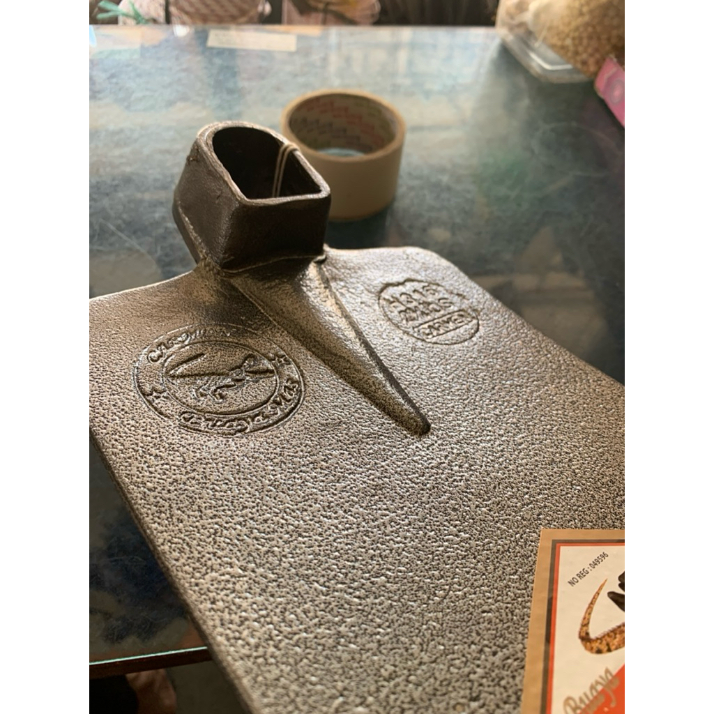 Cangkul Carmen. Cap buaya. Cangkul chrome anti lengket