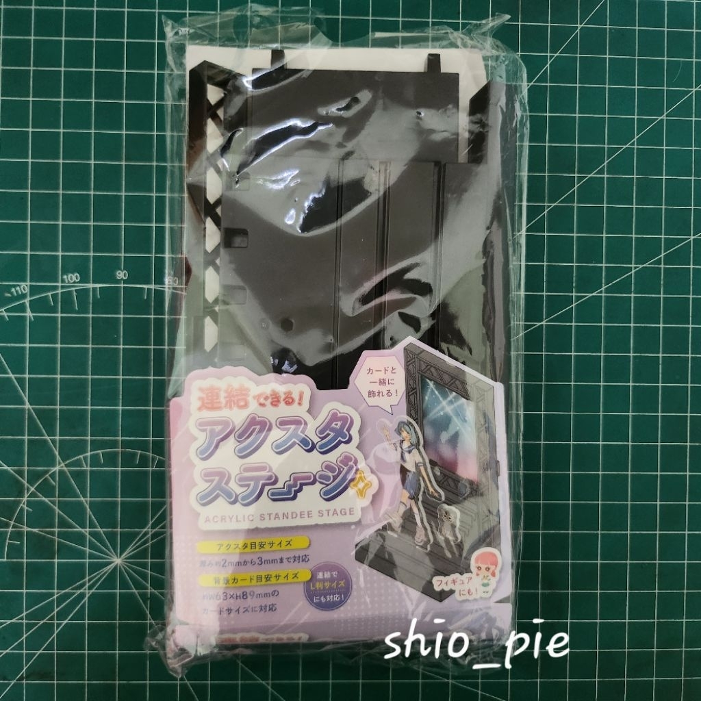 

Daiso seria acrylic standee stage