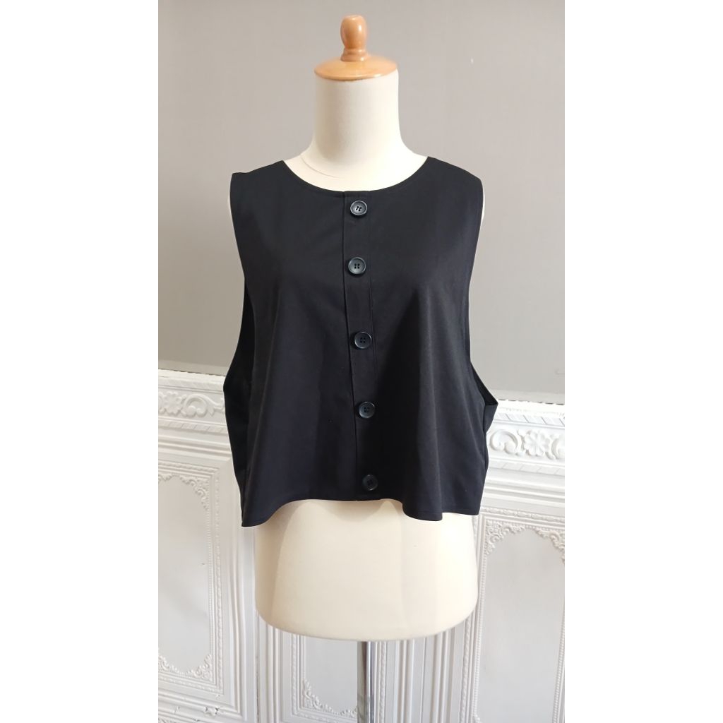 Preloved Blouse Wanita Tanpa Lengan –Crop Top Kancing Depan