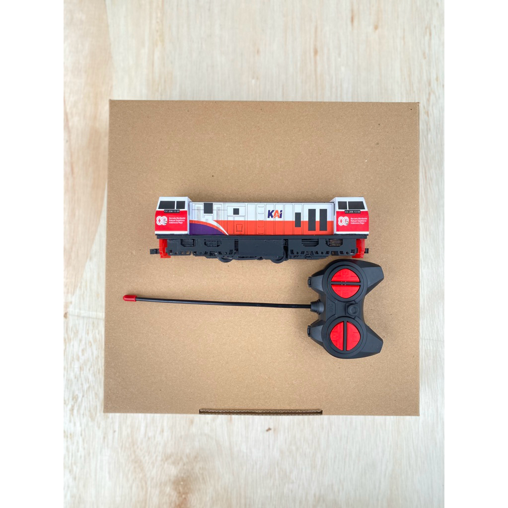 Miniatur Kereta Api Lokomotif cc206 hut ri 79 Mesin RC bisa jalan,pakai remot control,paling murah,M