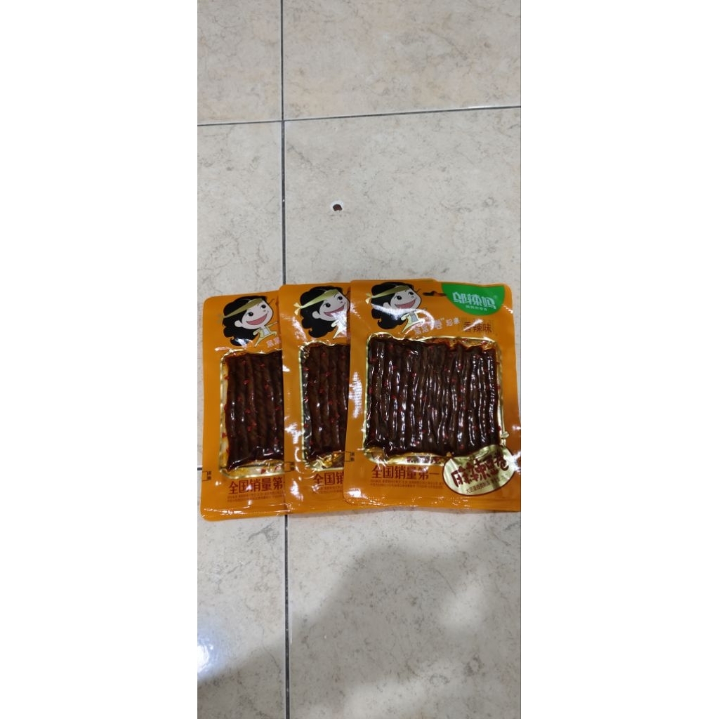 

Paket 3 pack Wulama Makanan ringan Pedas vegetarian kulit tahu ukuran 70 gram kemasan orange