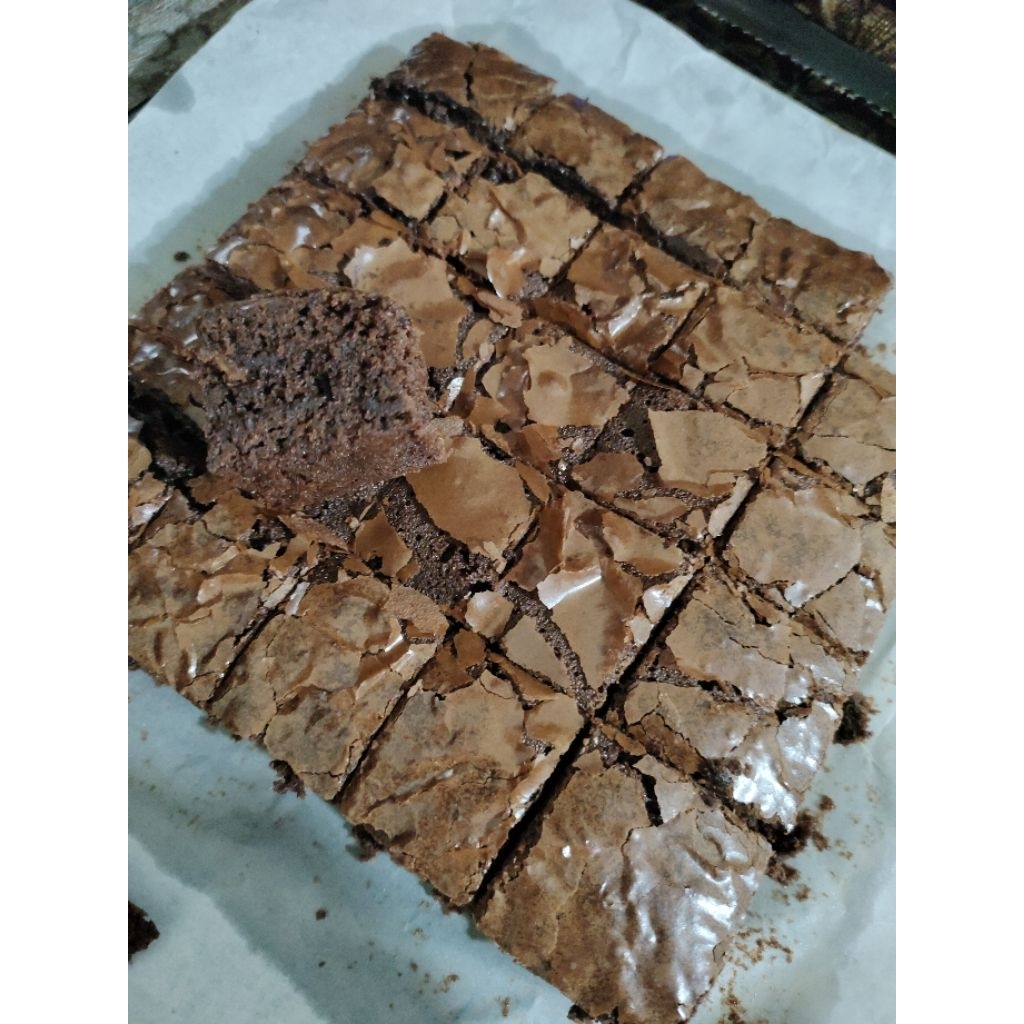 

FUGDY BROWNIES MADE BY ORDER