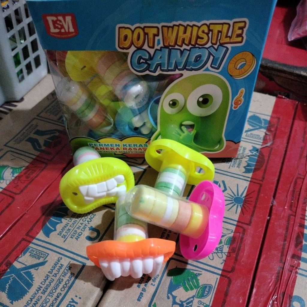 

DOT WHISTLE CANDY 1 BOX ISI 30 PCS