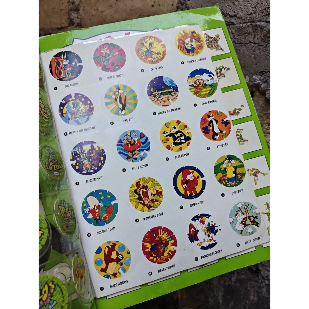 Tazos tajos looney tunes album 1 nostalgia mainan jadul