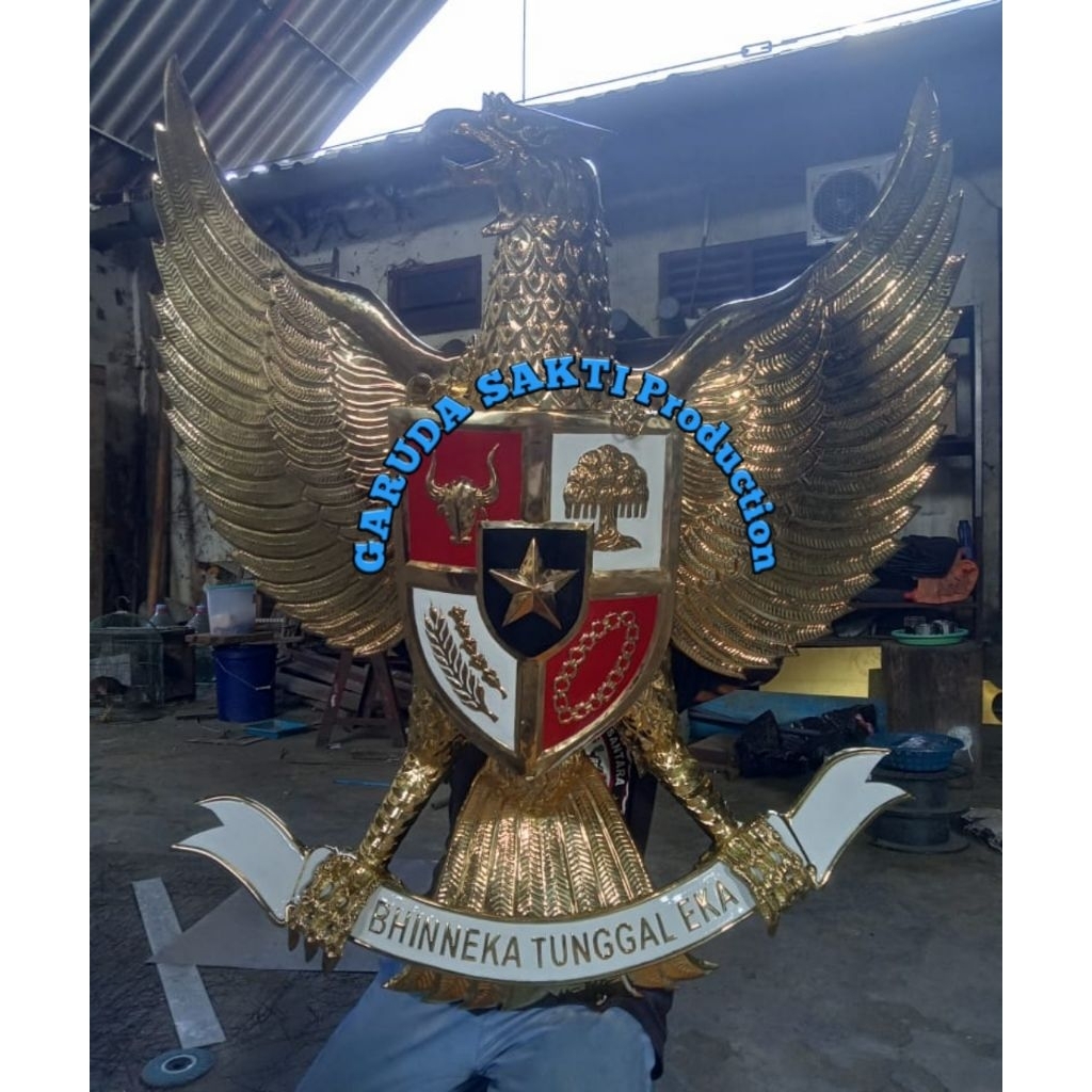 Lambang garuda pancasila logam kuningan ukuran 150 cm