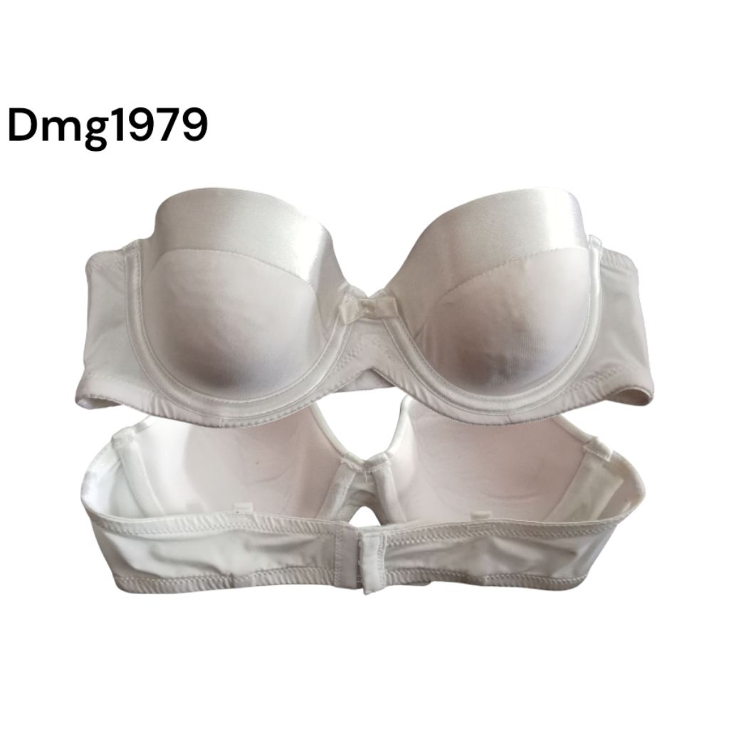 #H Dmg1979 bra branded bra berbusa berkawat bra Rijeck noda size 32A