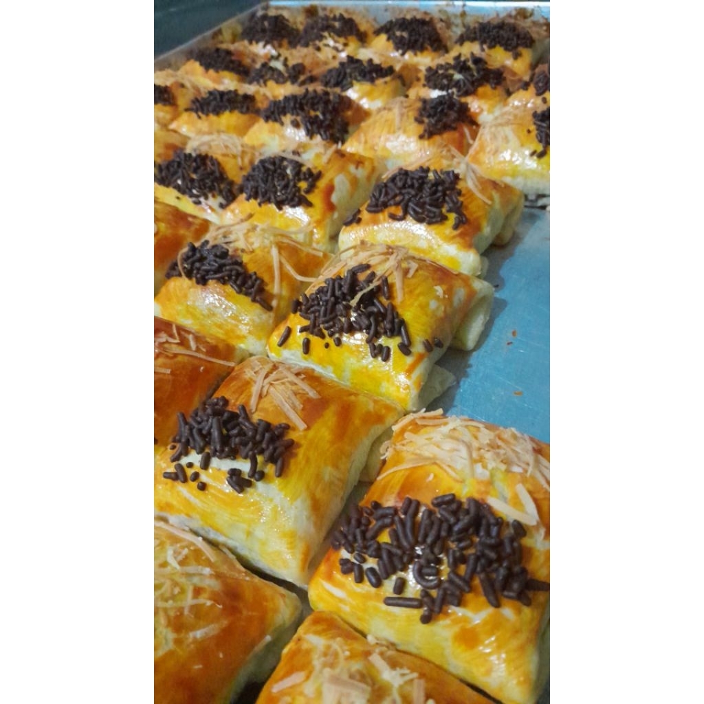 

Bolen Pisang Coklat keju isi 8