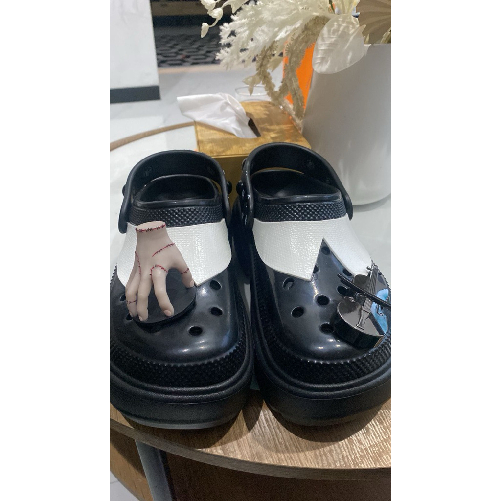 Preloved Crocs Ori series Wednesday