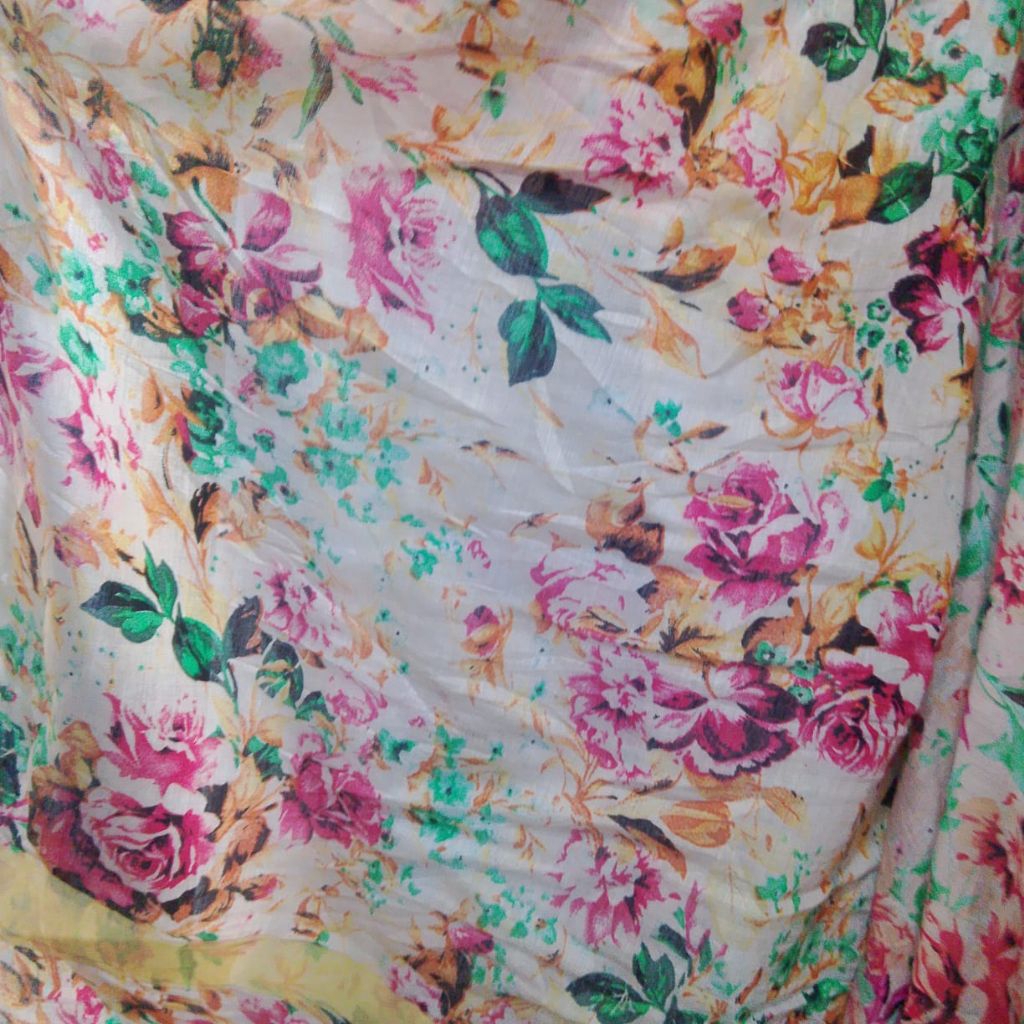 Kain Katun Silky Motif Bunga Mawar – Kain Adem untuk Gamis, Dress, Blouse (Harga Kain Per½ Meter)