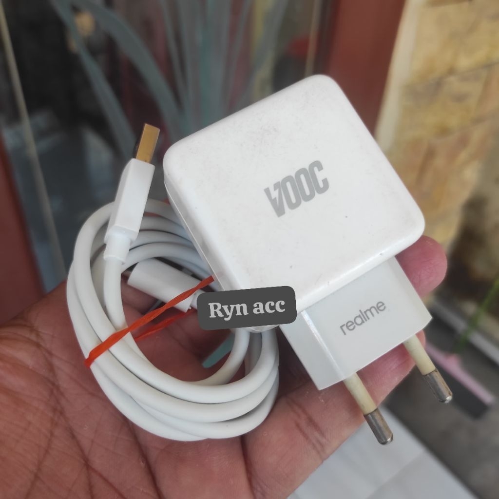 Charger original Realme VOOC ( 4A / 20 watt) Original bawaan hp Realme 5 pro / x / XT