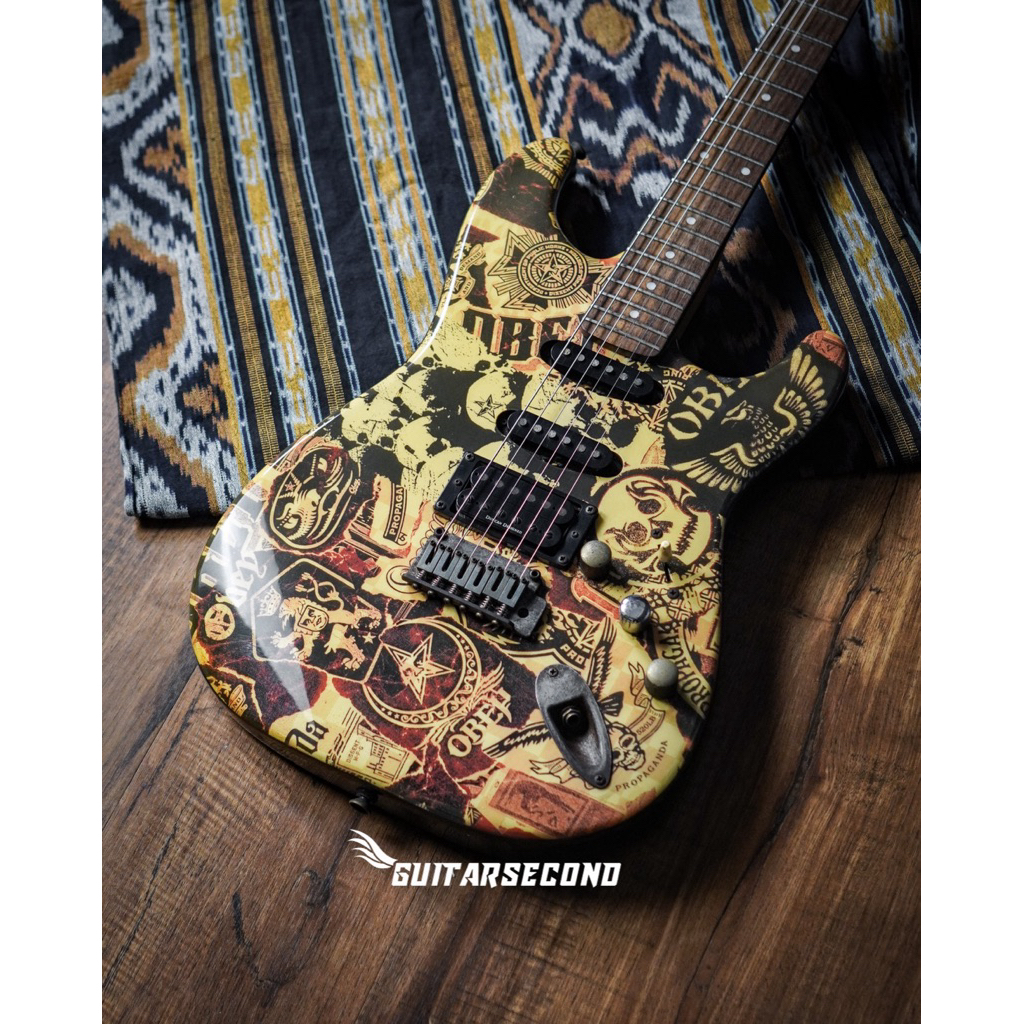 Gitar Squier Standard Obey Propaganda Stratocaster