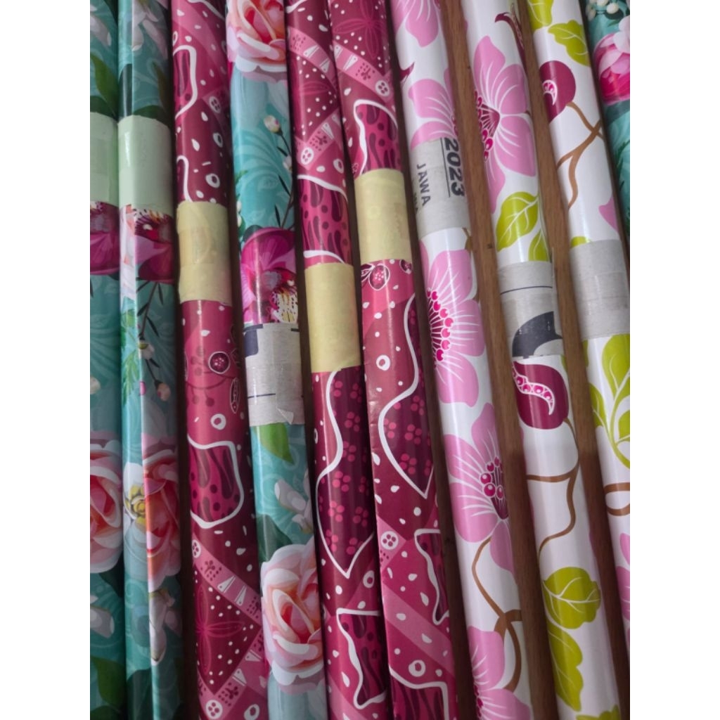 

kertas kado (motif random)