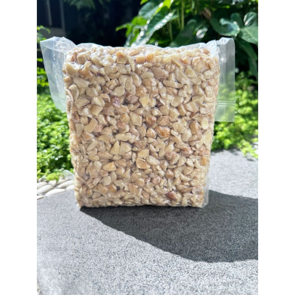 

Kemiri Pecah Grade B Berat 1kg - 500gr, kemasan vacuum, siap pakai, aman disimpan lama, tanpa bahan kimia