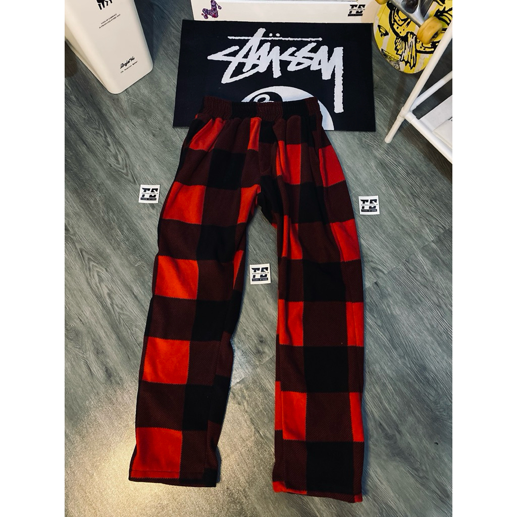 Celana tartan kotak kotak merah hitam
