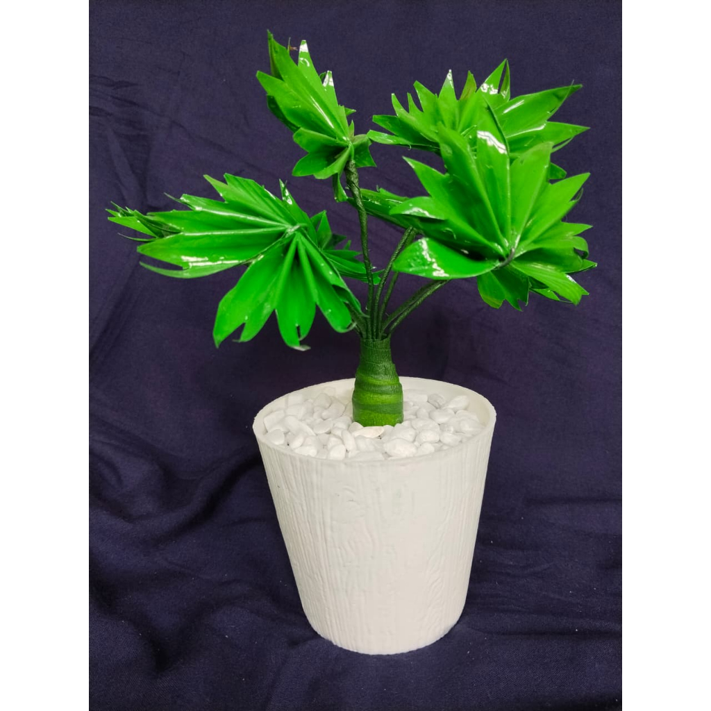 Bunga hias dari gelas air mineral bekas