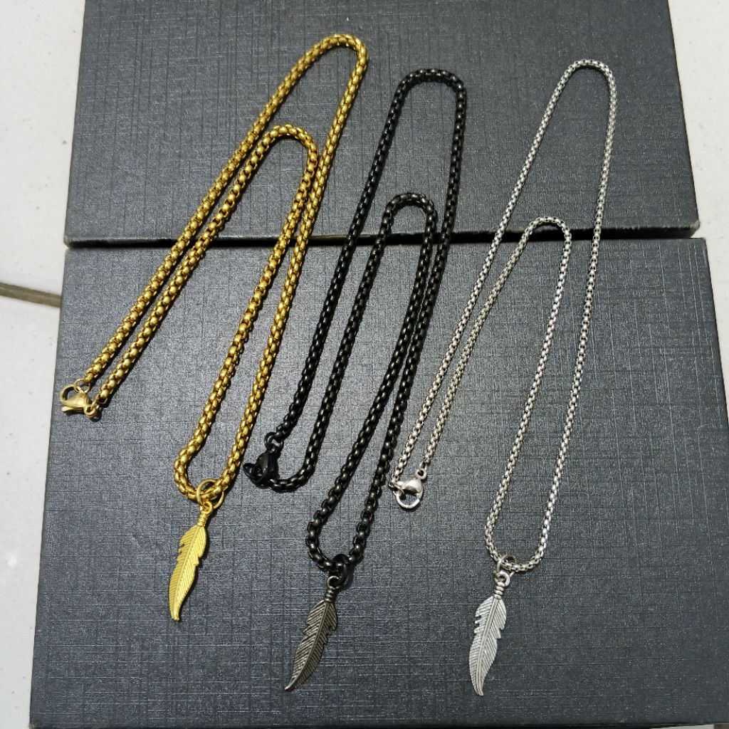 Kalung Titanium Liontin Sayap Pria Dan Wanita Anti Karat Kalung Pria Dan Wanita