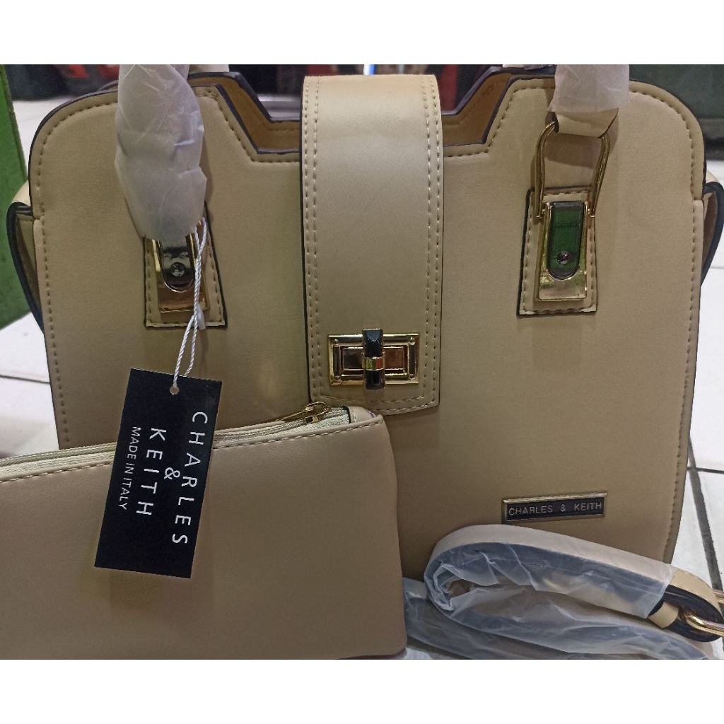 Tas wanita Charles & keith