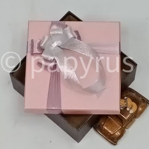 

PAPYRUS Kombinasi 20x20 Tinggi 5cm Kotak Kado Gift Box Hardbox Hampers Hadiah V3