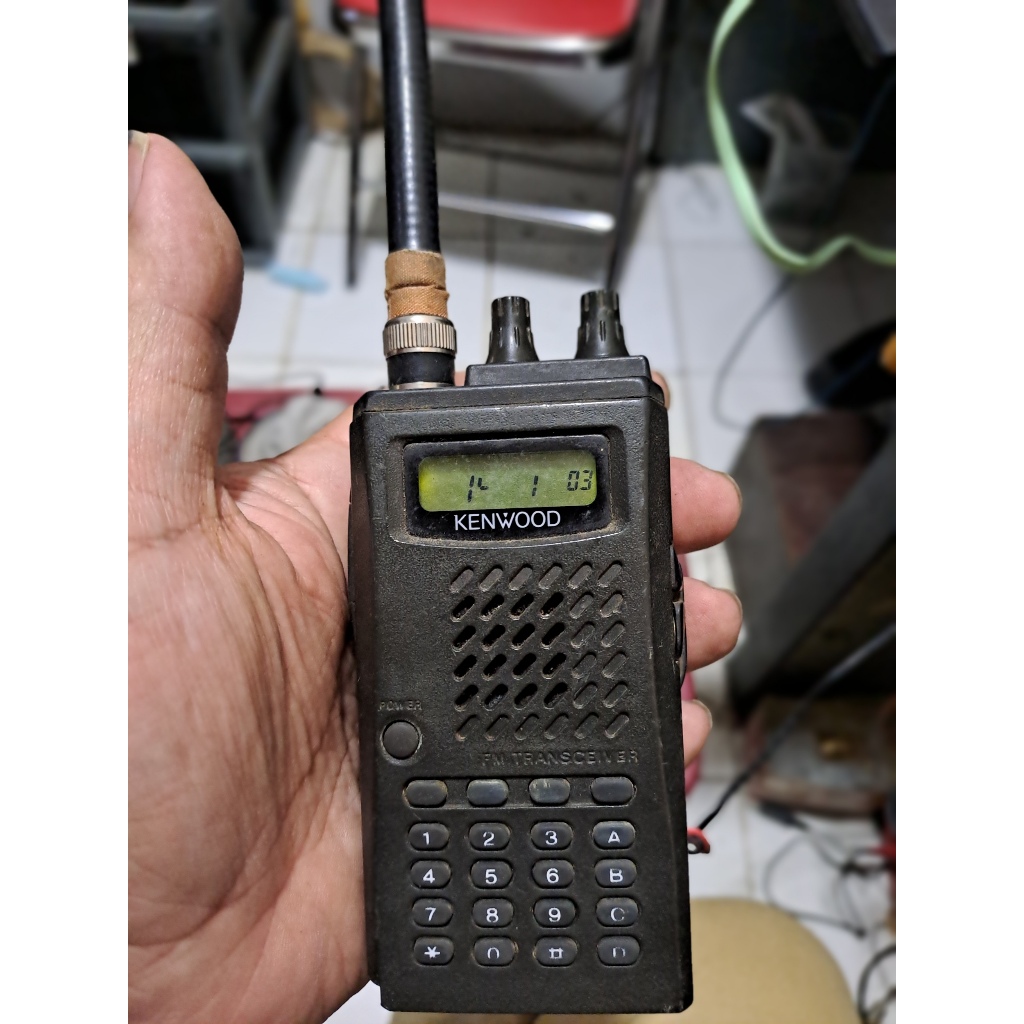 KENWOOD TH234   BISA BUAT KANIBALAN HT KENWOOD TH 234  NORMAL TX RX  FREKUENSI VHF  TX POWER 4 WATT