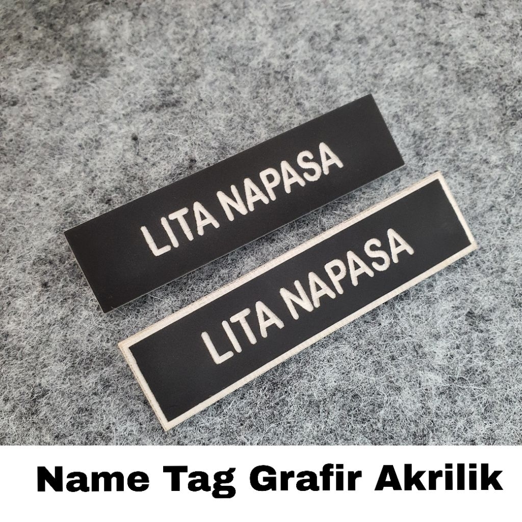 

Papan Nama Name Tag Datar Grafir Full Hitam dan Lis Putih Akrilik Super premium High Quality