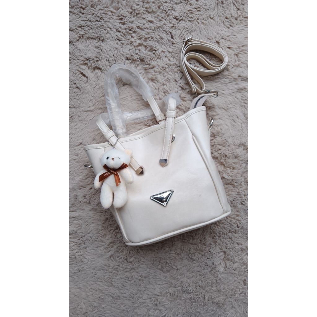 SLINGBAG TENTENG GLOSSY..TAS PESTA...TAS REMAJA....TAS KONDANGAN....MODEL TERBARU KEKINIAN... HARGA 