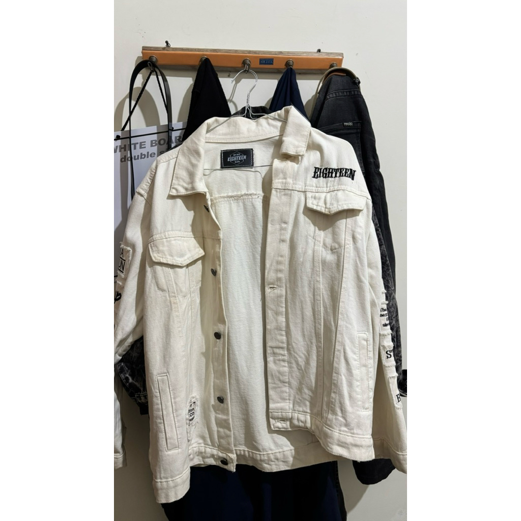 Jaket eighteen second