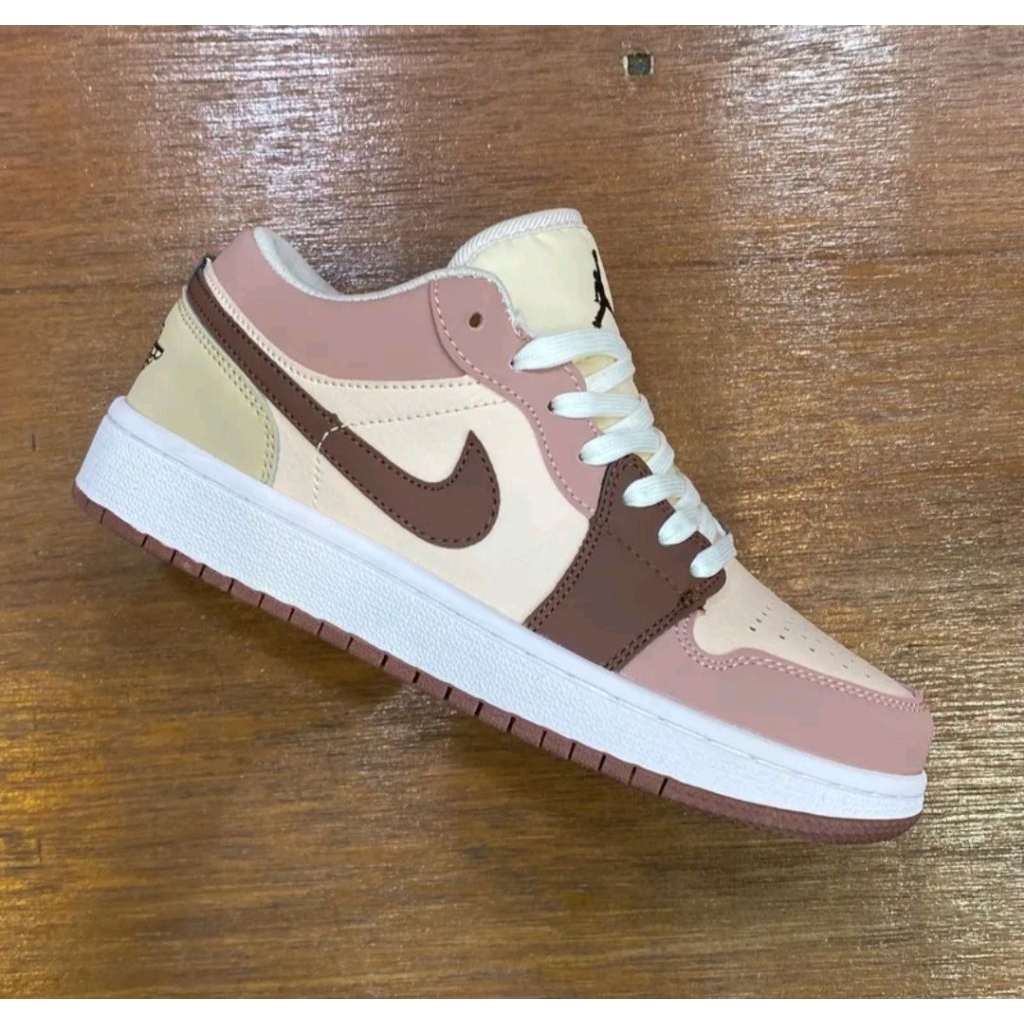 SEPATU SNEAKERS WANITA JORDAN LOW PONY - PINK