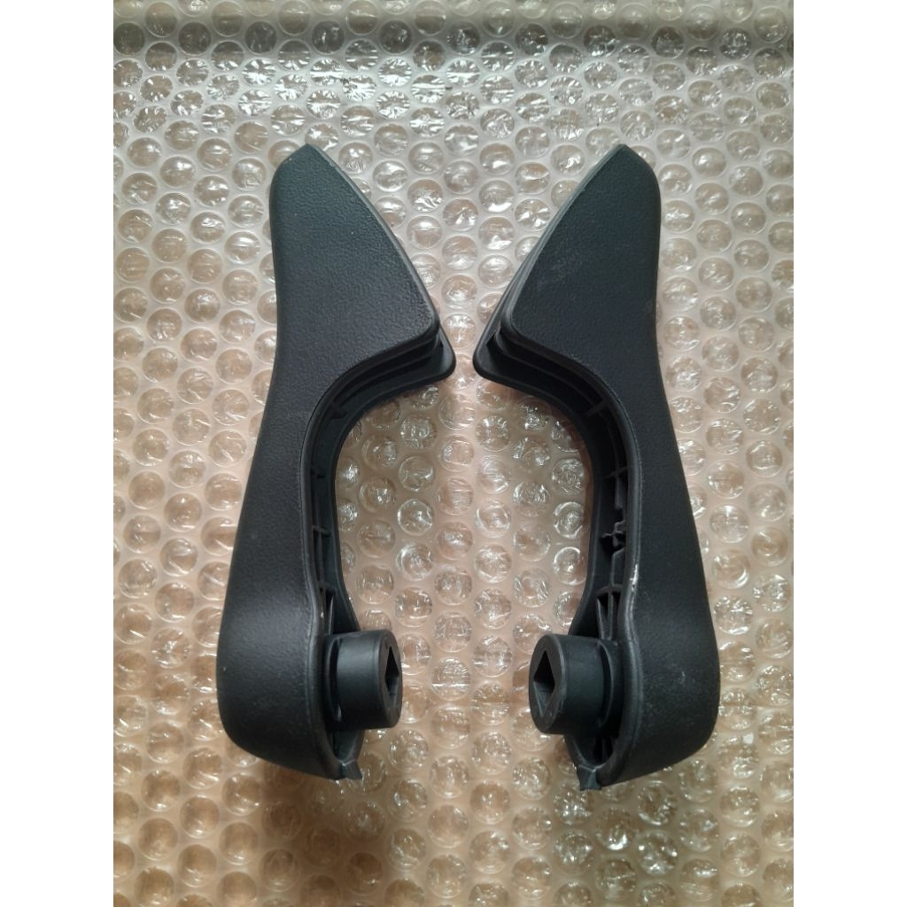 handle setelan bangku jok tengah  Xpander cross original
