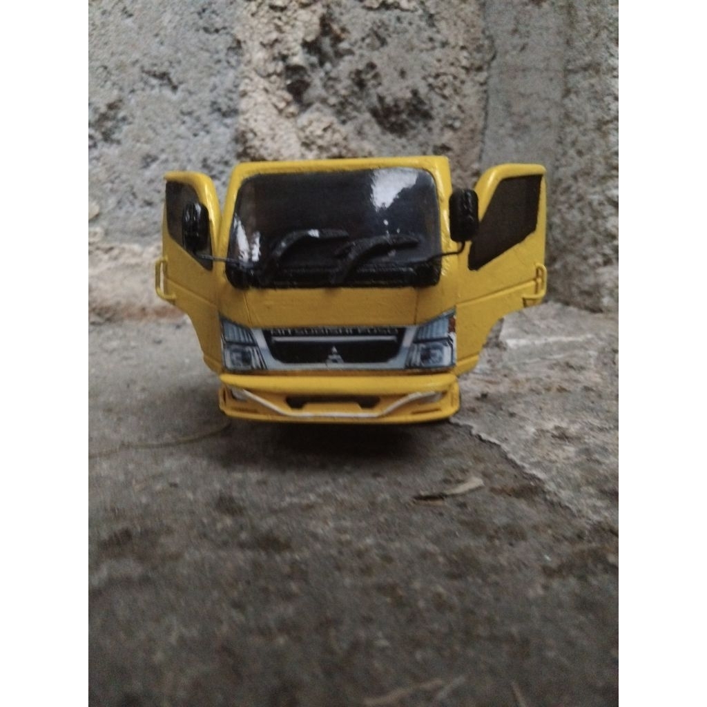 Miniatur Truck Canter Tanpa Bak Skala 1:14