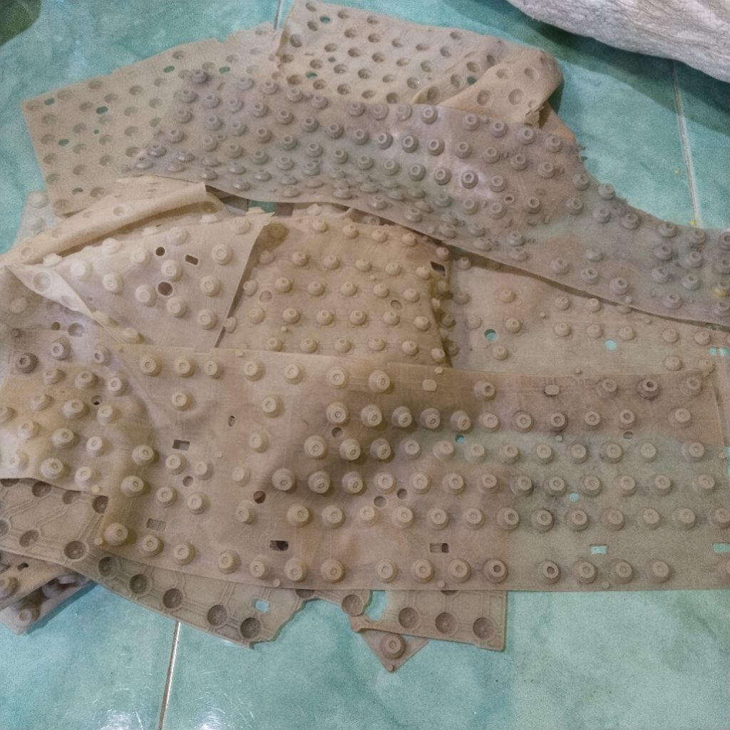 kiloan karet bekas keyboard rusak, cocok buat di lebur ulang