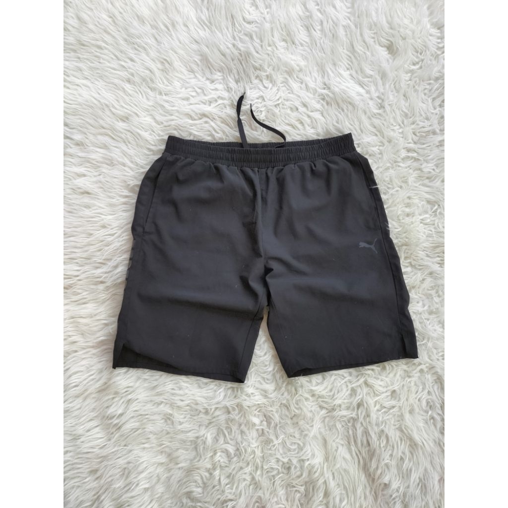Celana pendek Puma Original.