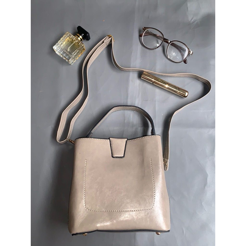 New tas selempang wanita brand deliwafa