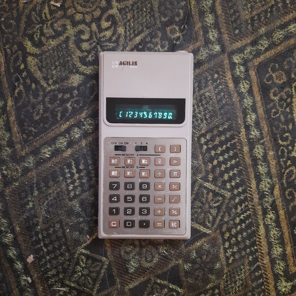 

AGILIS 555 Vintage Electronic Calculator 1975 bekas fungsi normal.