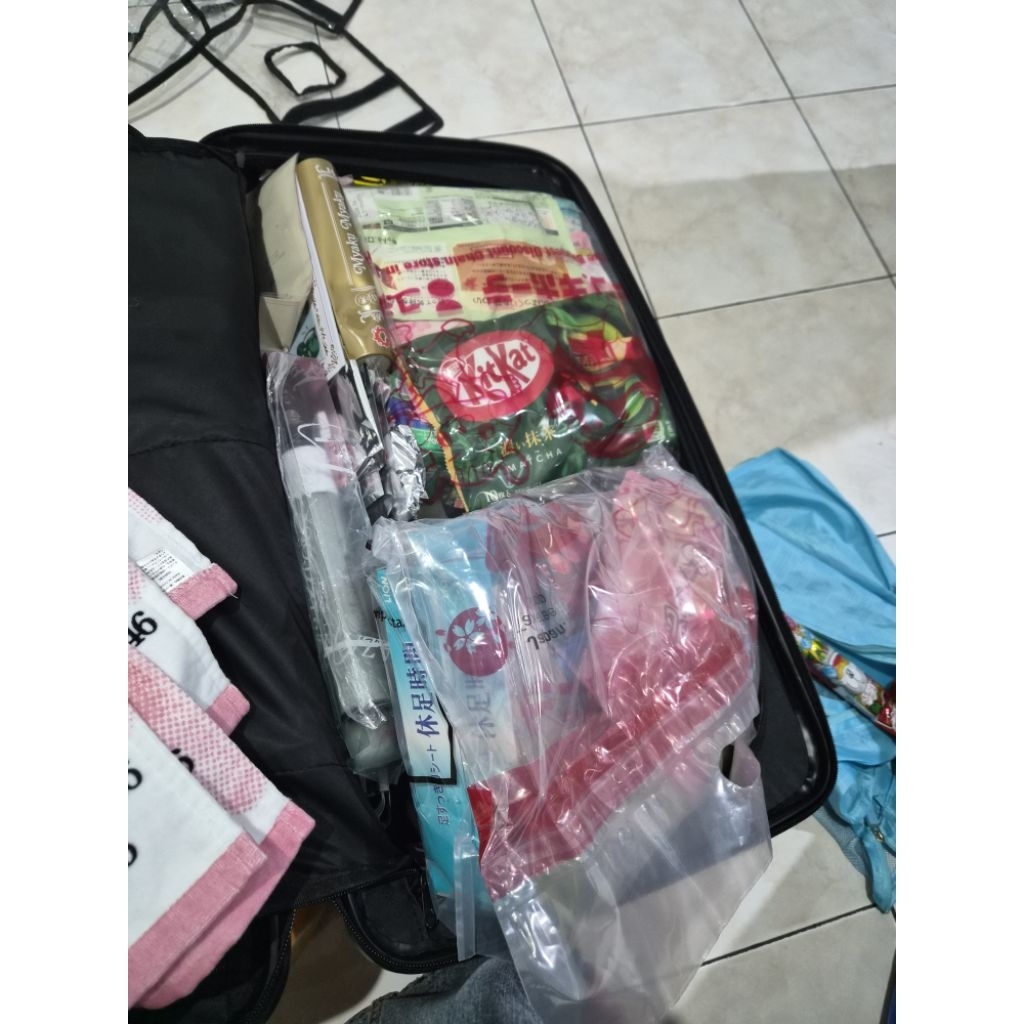 

KitKat limited favour original dari jepang rasa Strawberry/ Sakura & Soy bean powder/ Chocolate Mint Ice Cream/ Matcha/ Mont Blanc