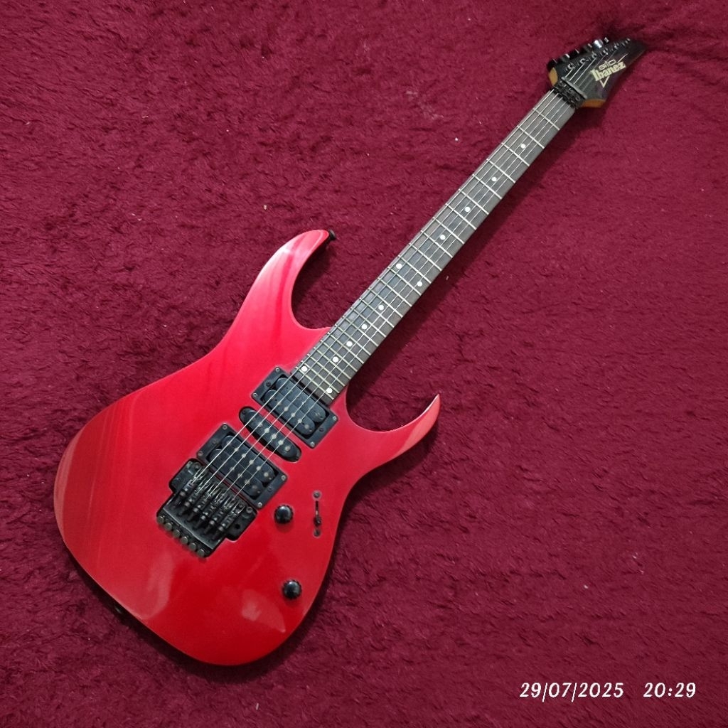 Gitar elektrik ibanez Gio GRG270 with edge III tremolo