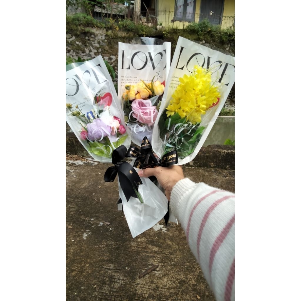 

BUKET BUNGA SINGLE/BUKET MURAH/BUKET WISUDA