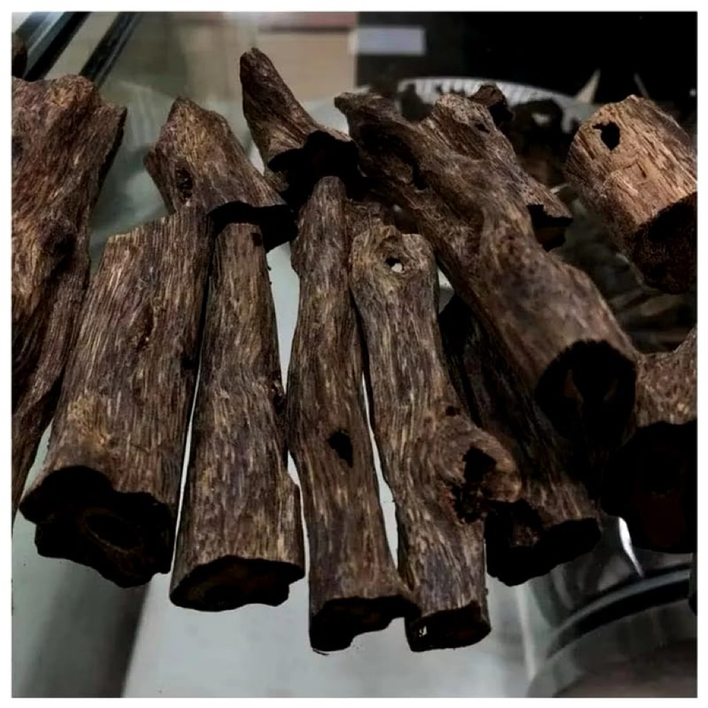 bakhoor liontin  kayu gaharu  asli kayu gaharu untuk 10 gr kendaraan / simpanan