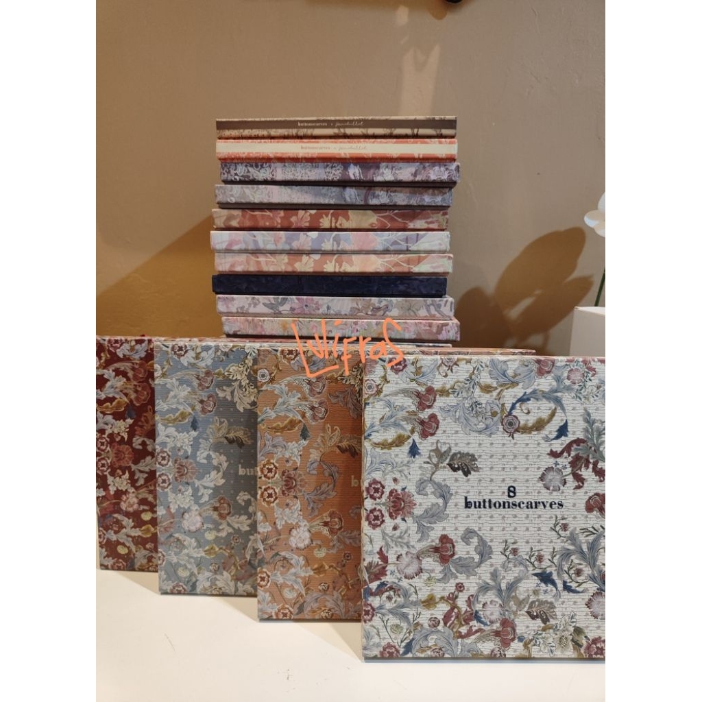 

Buttonscarves The Royale Box Only - ori (full card and ribbon)