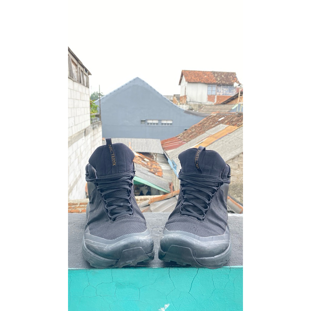 ARCTERYX ( Second Like New )