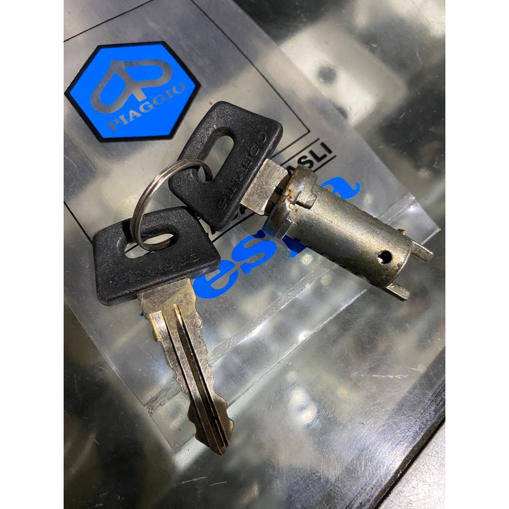 kunci STANG KONTAK JOK LACI VESPA EXCEL EXCLUSIVE 2