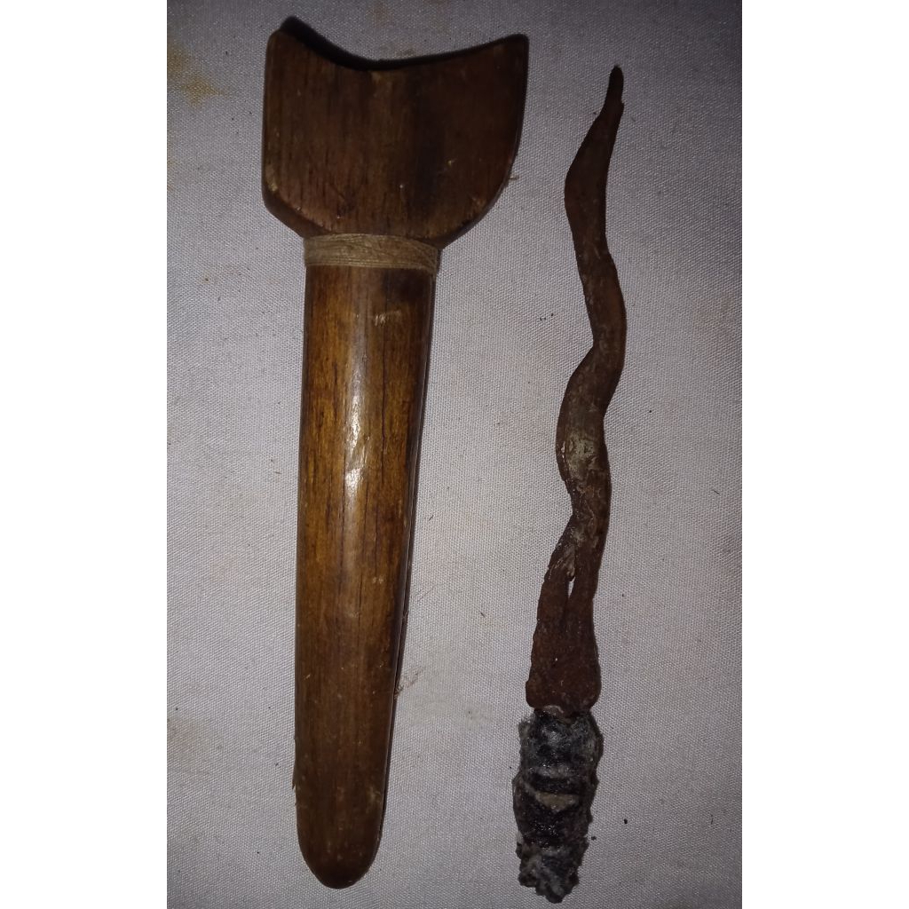 Keris Cundrik Combong Tengah