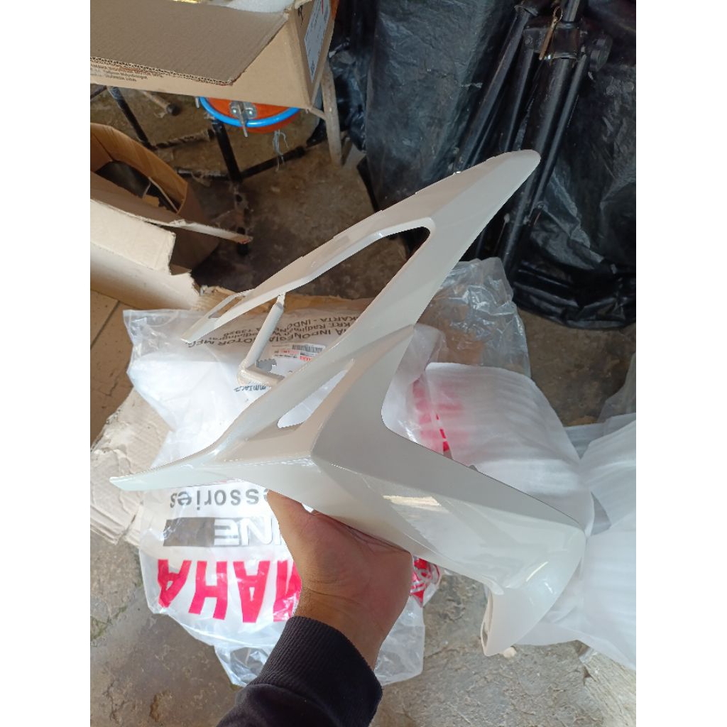 Sayap Depan Kiri Xeon Karbu ORIGINAL Putih 44D-F835U-00-P4