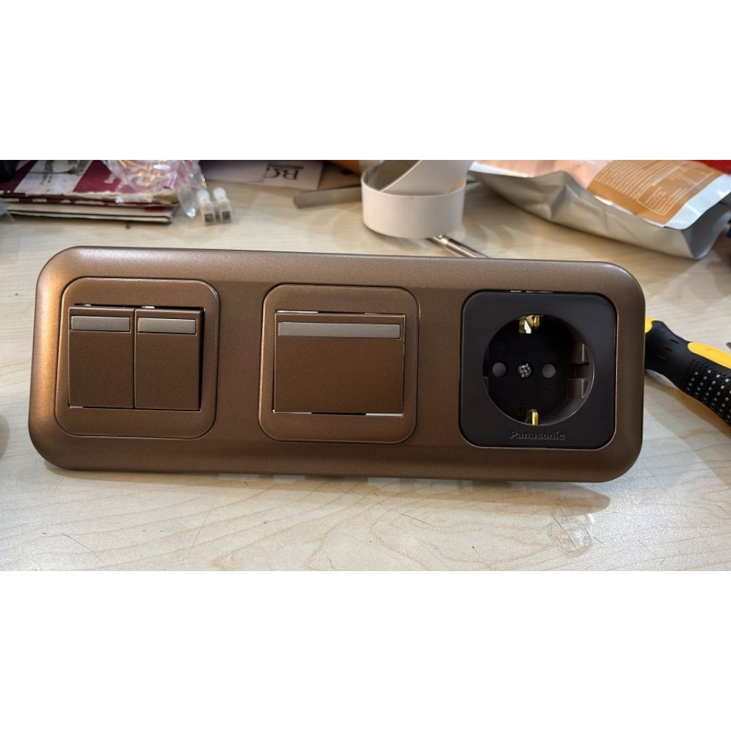 Saklar 3gang + stopkontak 1gang panasonic wide series brown