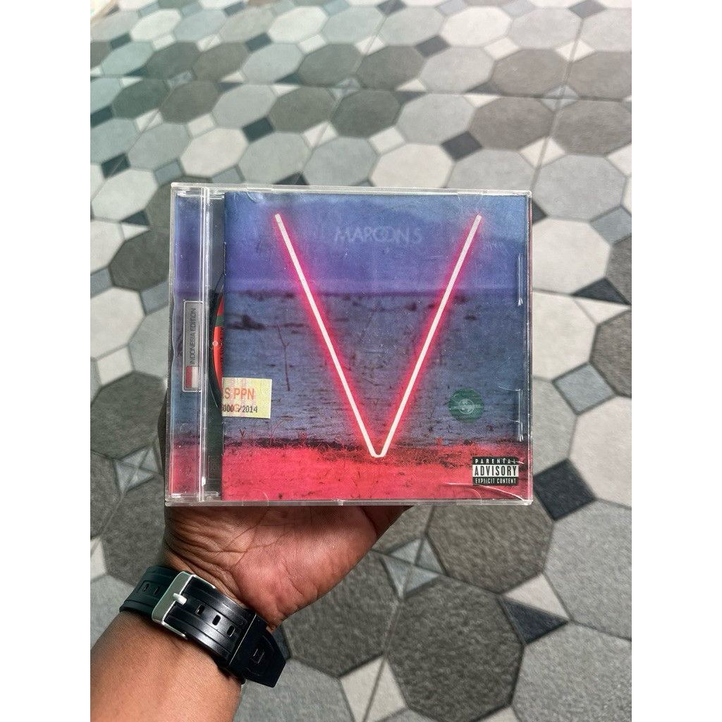 Kaset CD Maroon 5 album V