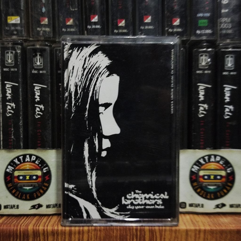 Kaset Pita - The Chemical Brothers - Dig Your Own Hole - Radio Tape - Kaset - Radio - Pemutar Kaset 