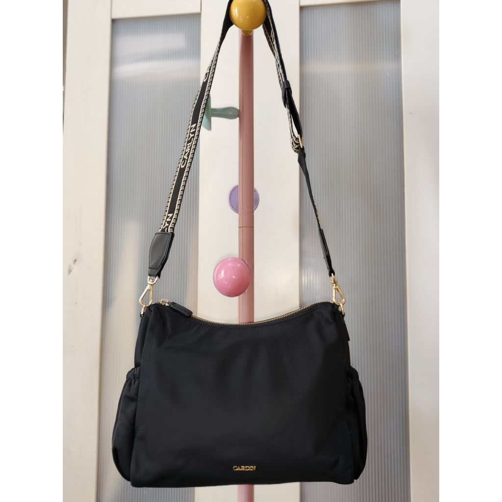 Carlyn Sling Bag Nylon Nilon Kulit Hitam Preloved Bekas Murah