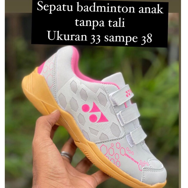 sepatu badminton anak abu Pink