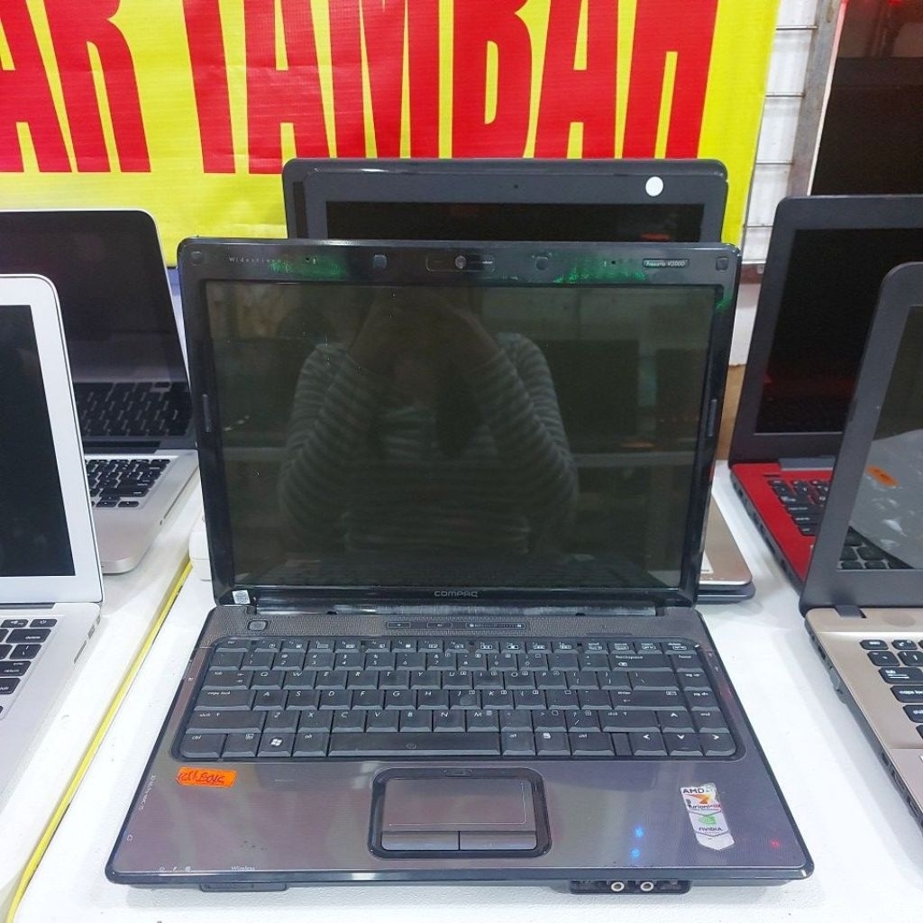 Laptop Compaq Presario V3500 AMD VGA Graphics jual kondisi seperti ini mati total LCD BAGUS tanpa ra